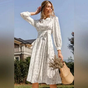 Veronica Floral Retro Ivory Dress floral. Size L. Fits like M.